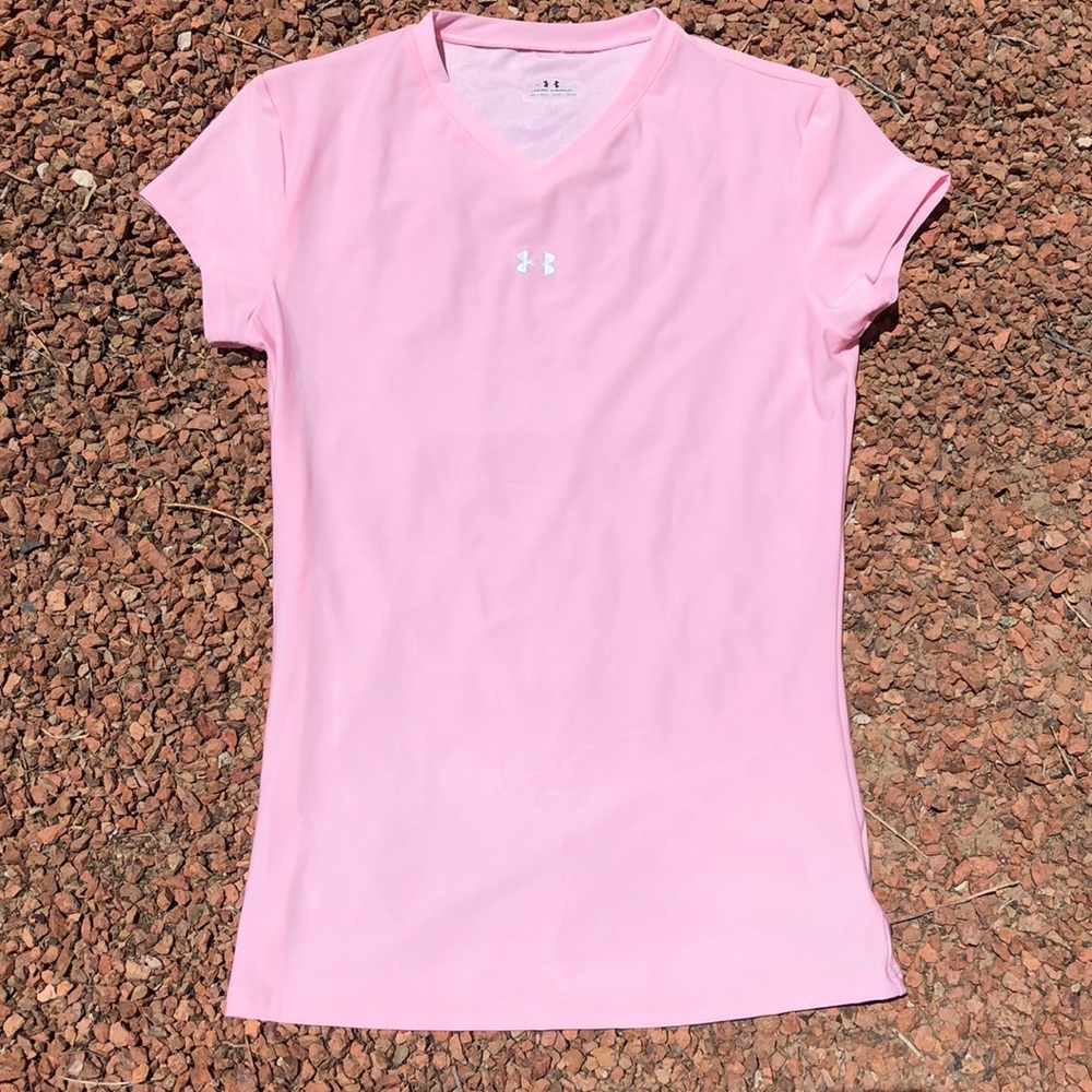 🎉SALE🎉 Pale pink UA v-neck performance T